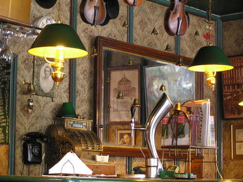 How to Decorate Your Classic Bar